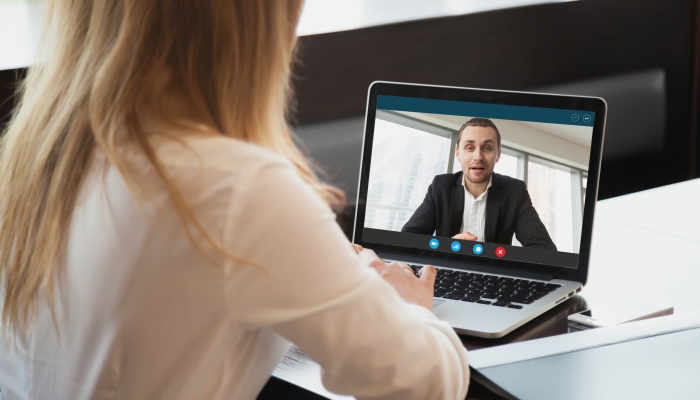 Tips para enfrentarse a una video-reunión estando en casa