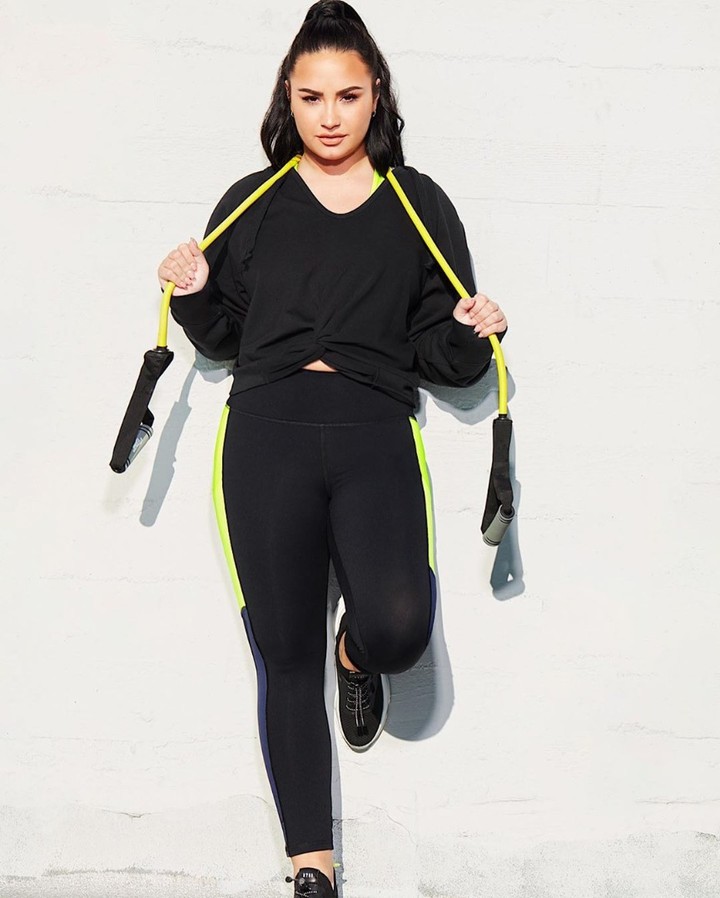 Demi Lovato lanza línea deportiva y aporta a la lucha contra el COVID-19 -  Velvet Editorial