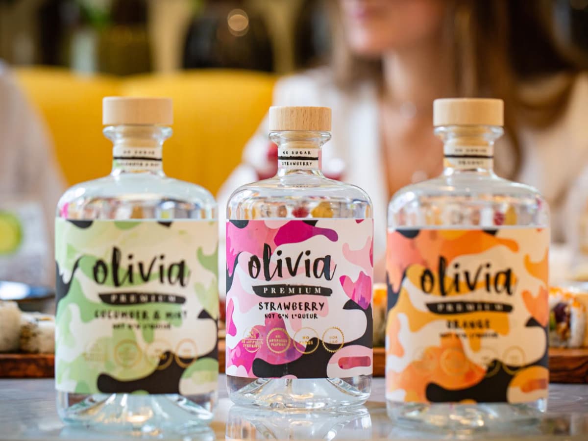 Sin azúcar ni edulcorantes, carbohidratos, saborizantes ni colorantes  artificiales. ¡Así es el encanto de Olivia!