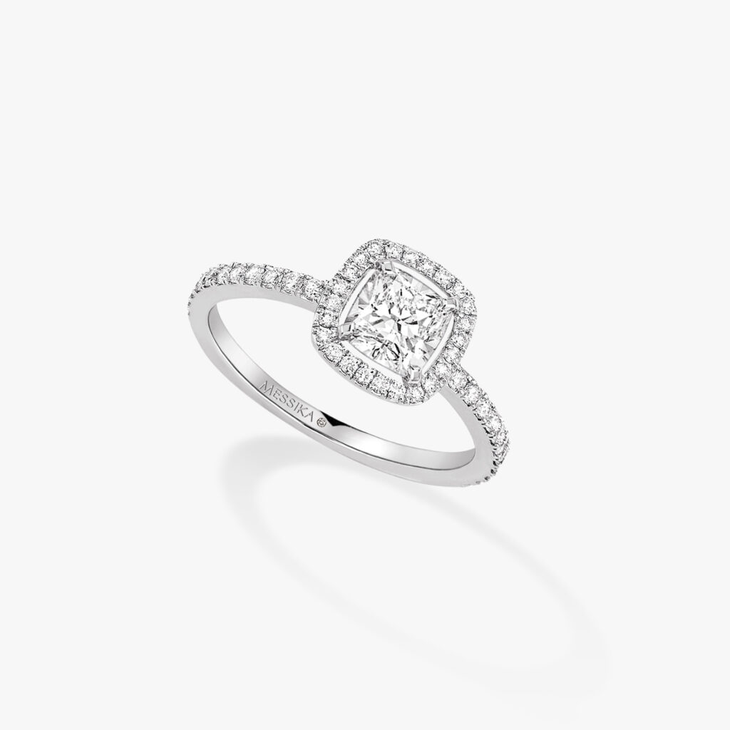 Anillo solitario M-Love de Messika elaborado en oro blanco y diamantes.